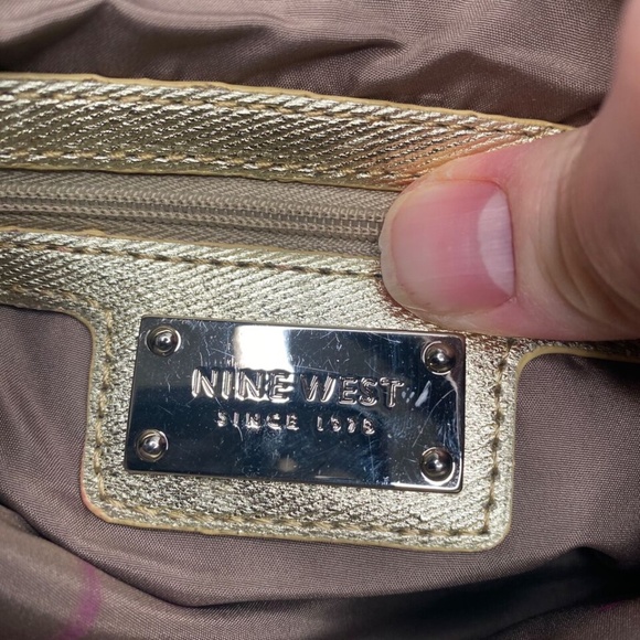 Nine West "Flash Lite" Gold Sequin Crossbody Purse 9" x 6" x 2" MSRP $40 - Picture 14 of 16